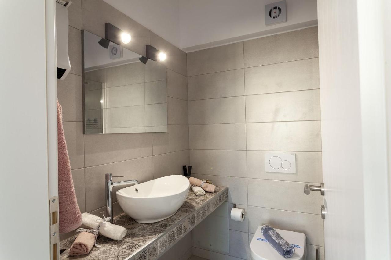 Apartamento Fedias Luxury Flat Psyrri Square Atenas Exterior foto